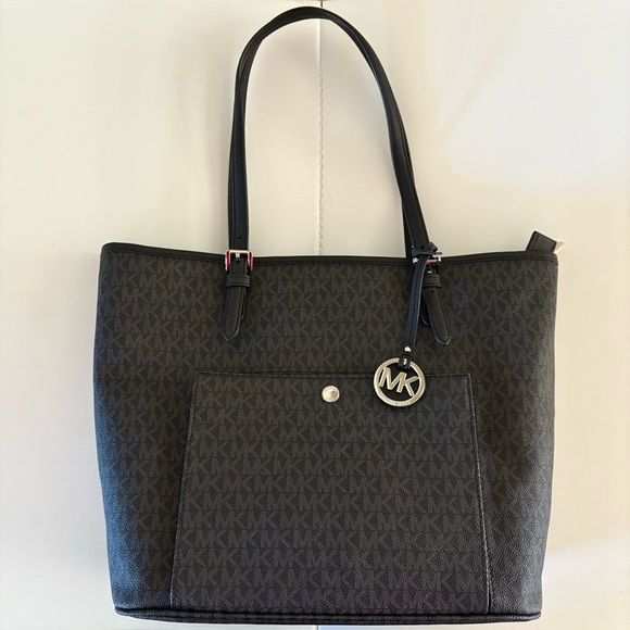 NWOT Michael Kors Jet Set Black Gray Monogram Medium Snap Front Pocket Tote - Picture 2 of 16